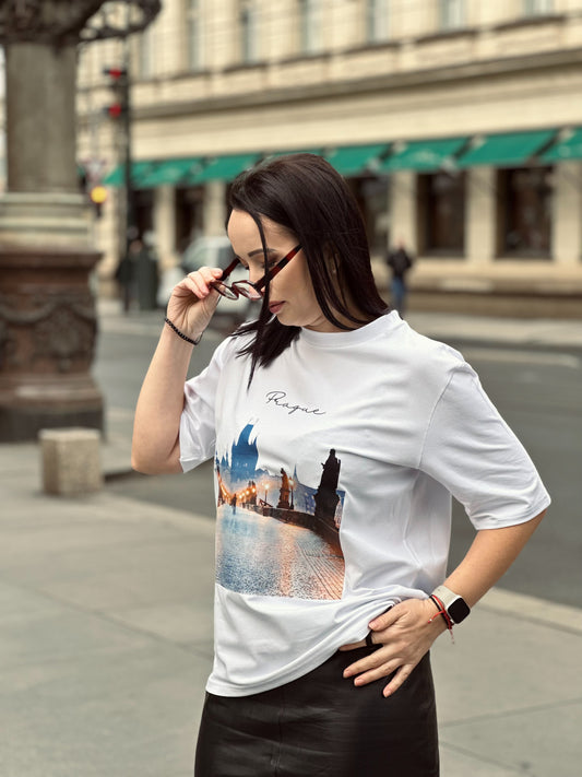 Унісекс-футболка з Карловим мостом – данина історії Праги