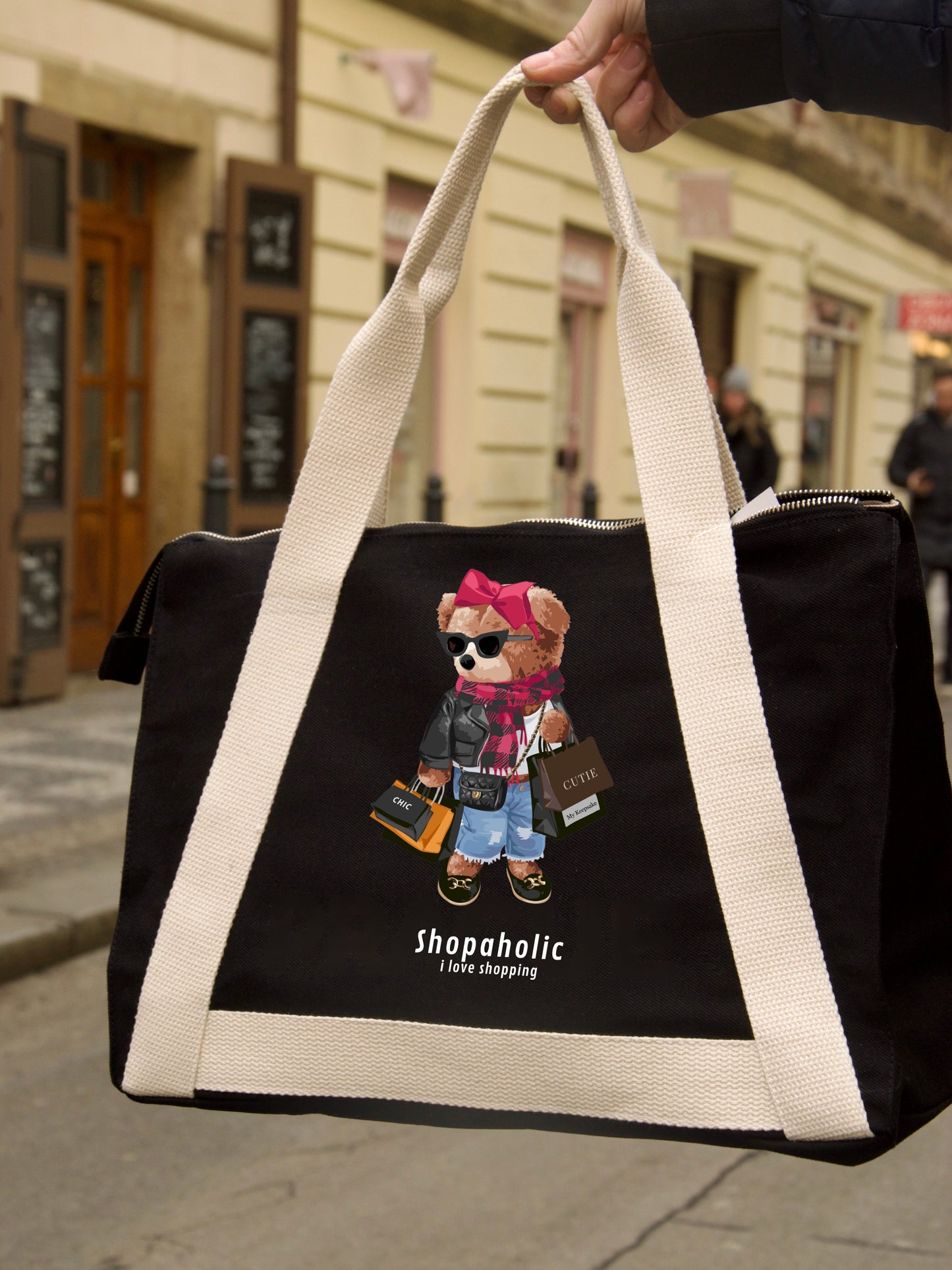 Shopaholic Tote Bag – style and practicality in one 