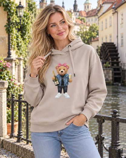 Dámská mikina s medvídkem Prosecco Girl – šedá, na modelce v Praze